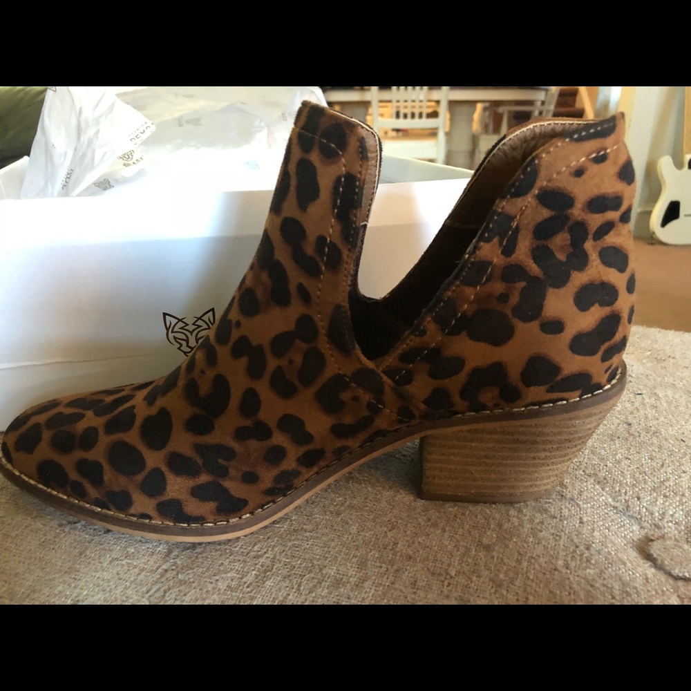 Women’s leopard bootie
